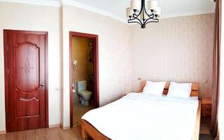 Отель Cozy Hotel in Kazbegi Степанцминда Двухместный номер с 1 кроватью и видом на горы-2